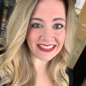 Meet your Posher, Elizabeth